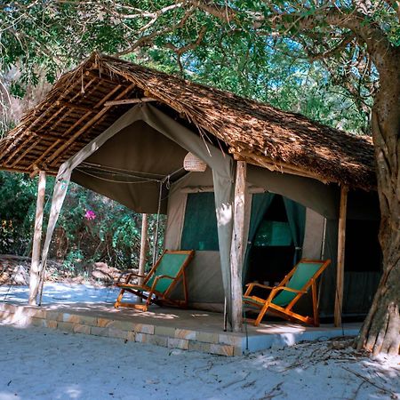 Hostel Mikadi Beach Camp&Backpackers Daressalam Exterior foto