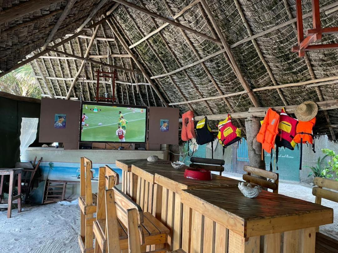 Hostel Mikadi Beach Camp&Backpackers Daressalam Exterior foto