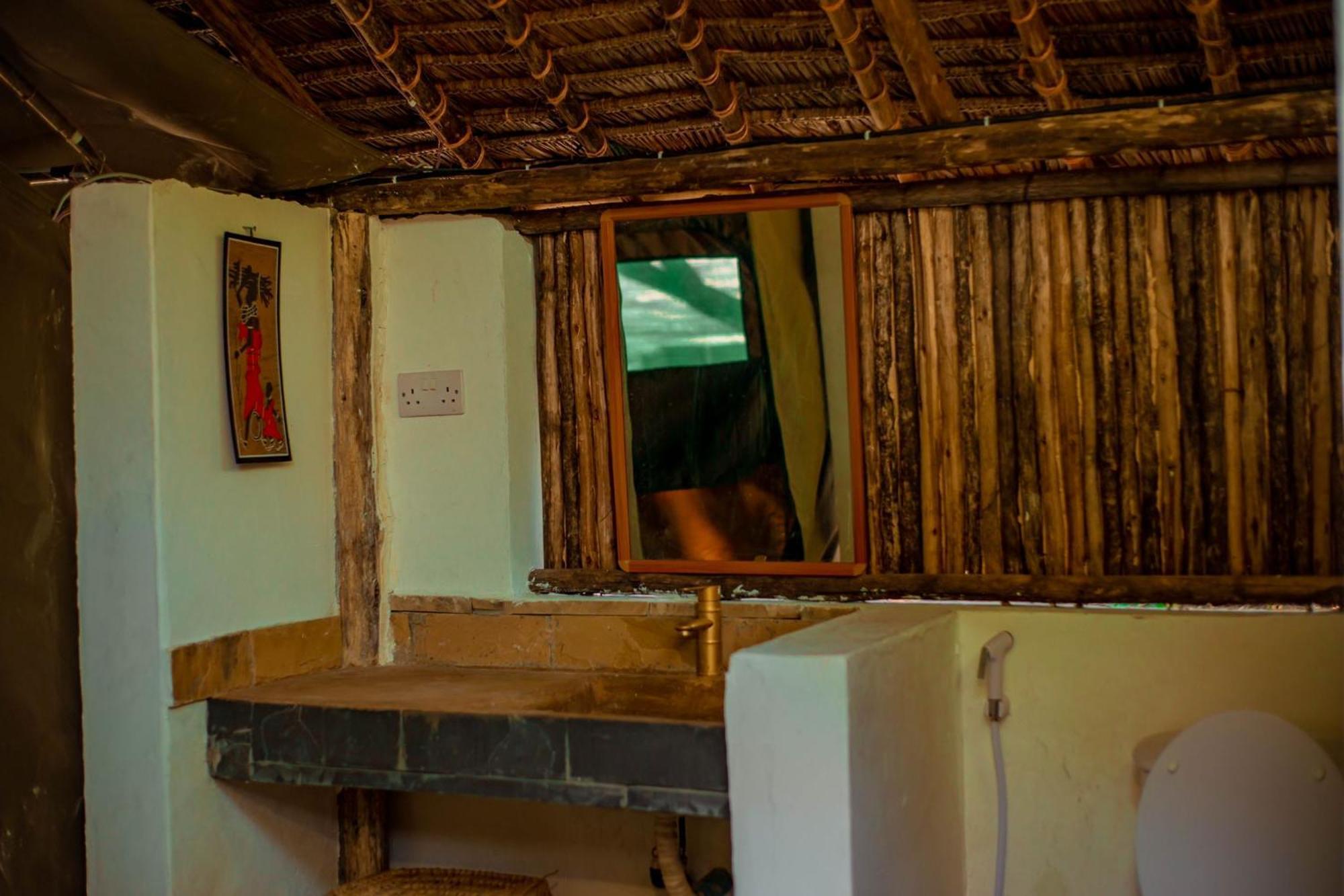 Hostel Mikadi Beach Camp&Backpackers Daressalam Exterior foto