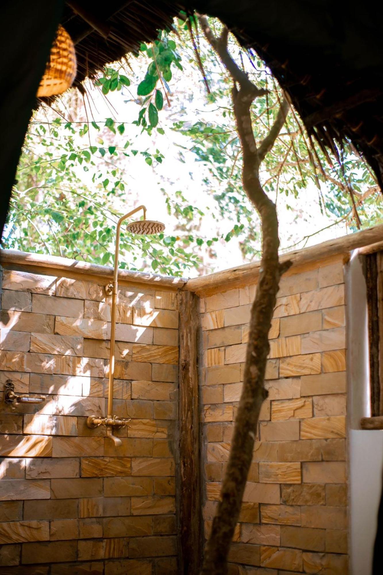 Hostel Mikadi Beach Camp&Backpackers Daressalam Exterior foto